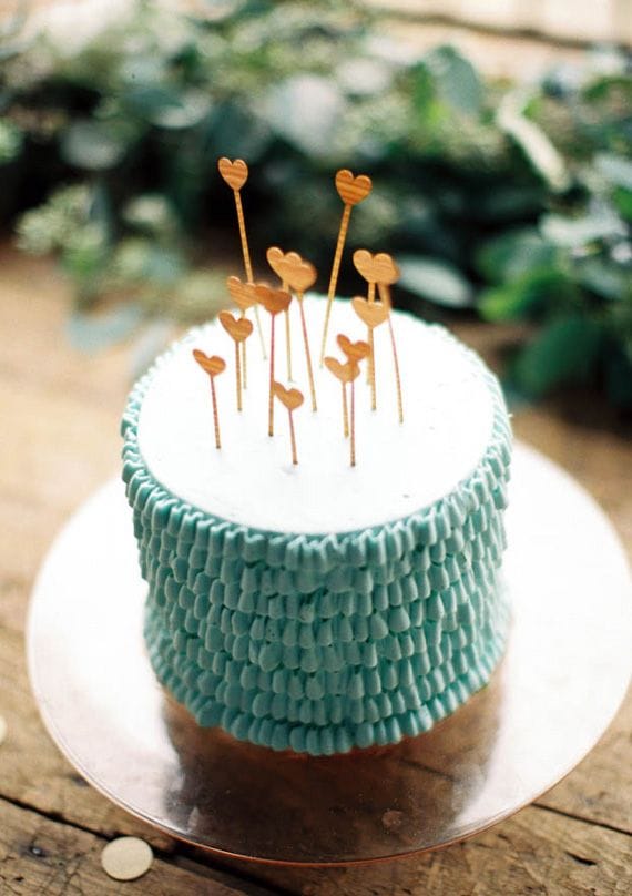 12 Simple & Chic DIY Cake Toppers - Picklee