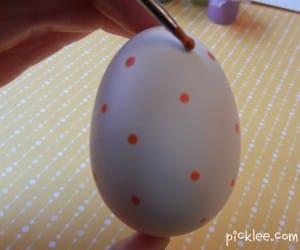 draw dots on easter eggs